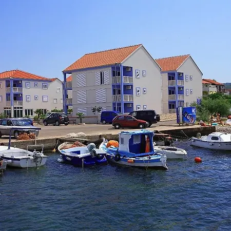 Apartment Marina Gromela Mirce