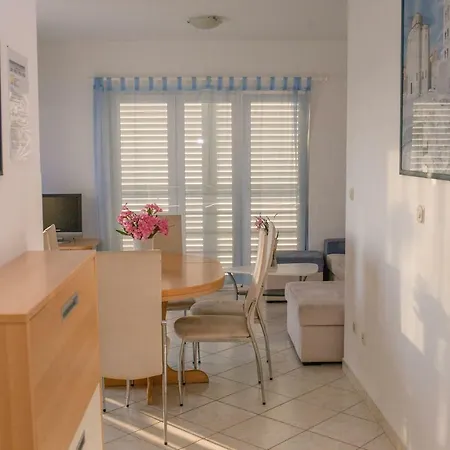 Marina Gromela Apartment Mirce