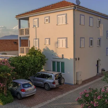 Marina Gromela Apartment 3*