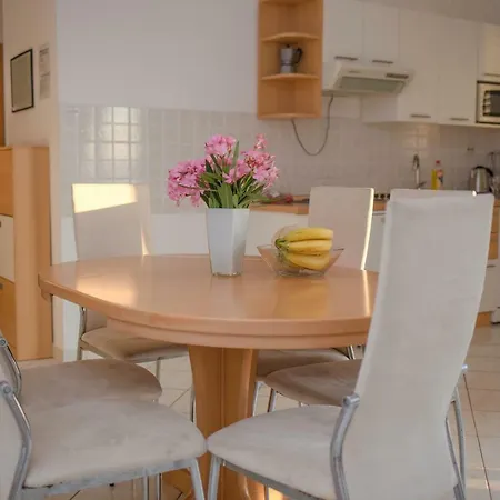 Marina Gromela Apartament Mirce